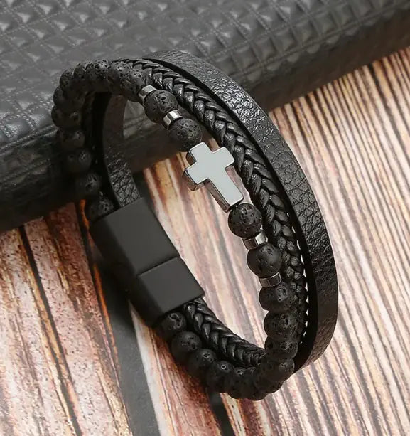 Armbånd med kors og steiner