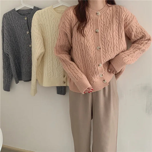 Løs strikket cardigan med lange ermer