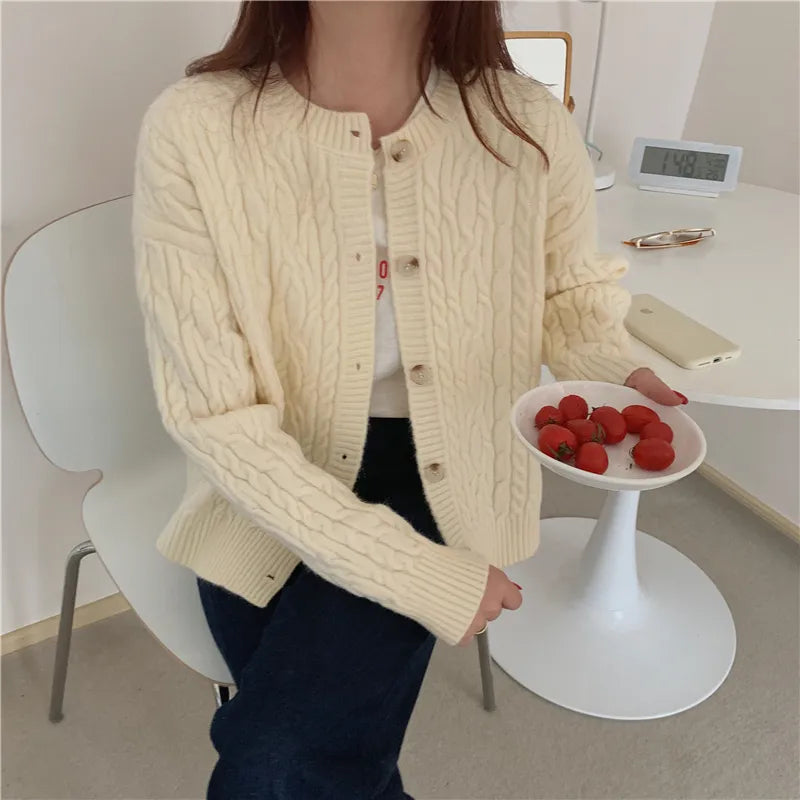 Løs strikket cardigan med lange ermer