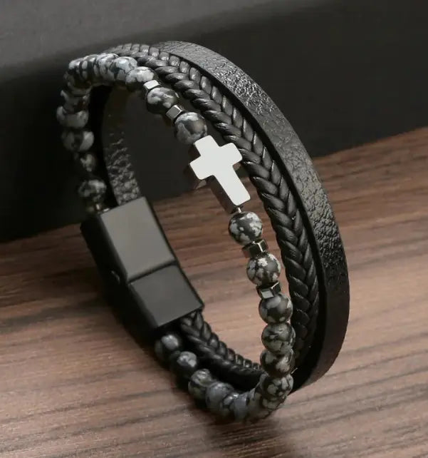 Armbånd med kors og steiner